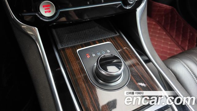 Jaguar XF 2017 — photo 9