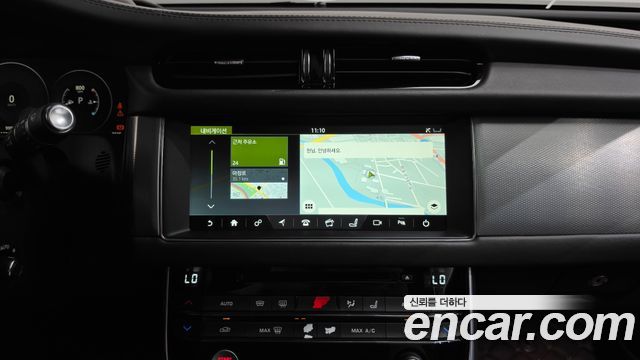 Jaguar XF 2017 — photo 13