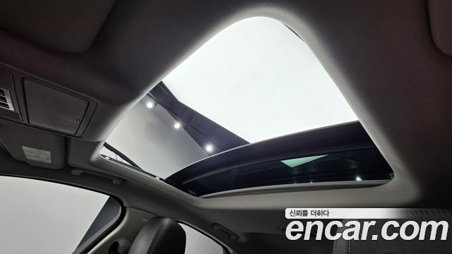 Jaguar XF 2017 — photo 18