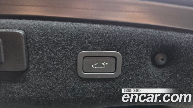 Jaguar XF 2017 — photo 19