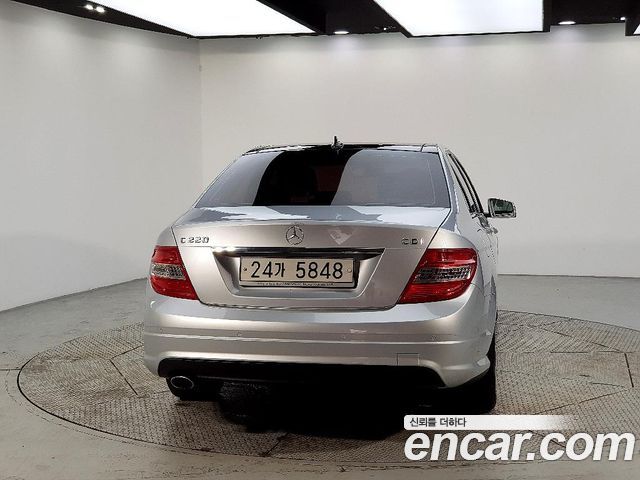 Mercedes-Benz C-Class 2010 — photo 3