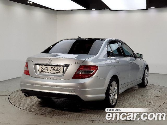 Mercedes-Benz C-Class 2010 — photo 4