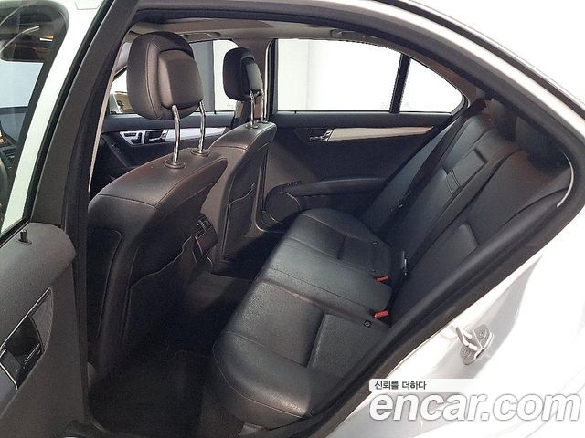 Mercedes-Benz C-Class 2010 — photo 9
