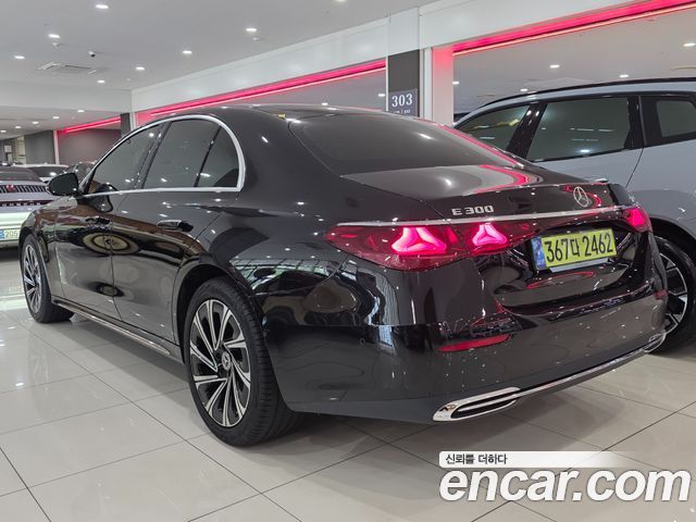 Mercedes-Benz E-Class 2024 — photo 2