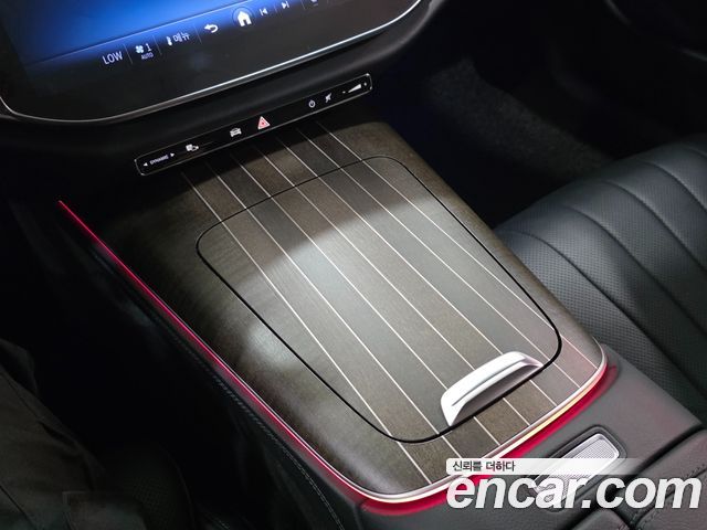 Mercedes-Benz E-Class 2024 — photo 9