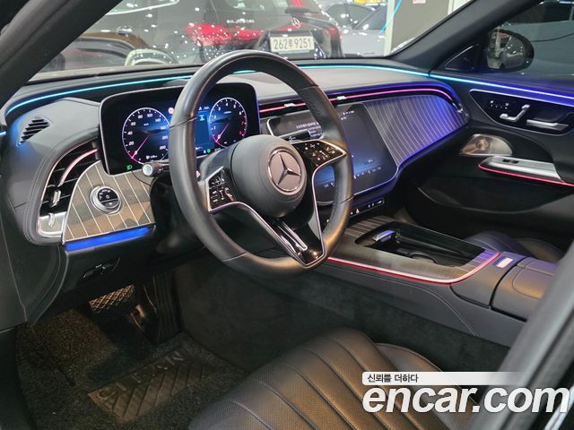Mercedes-Benz E-Class 2024 — photo 11
