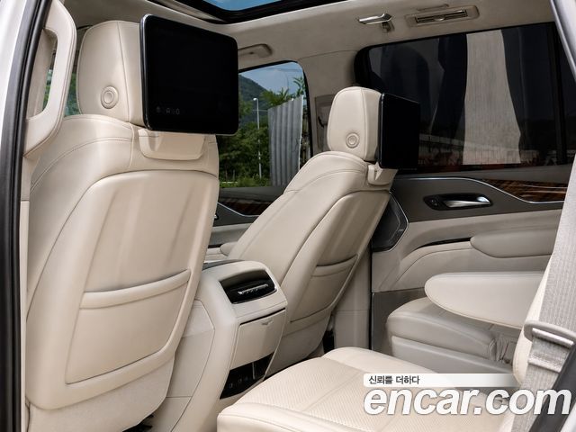 Cadillac Escalade 2023 — photo 11