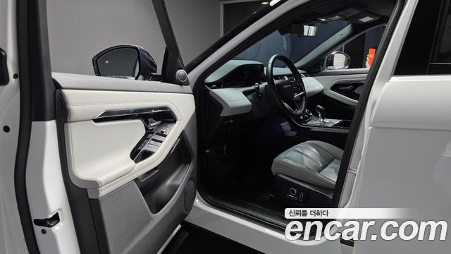 Land Rover Range Rover Evoque 2022 — photo 13