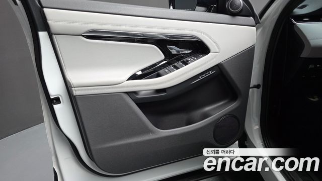 Land Rover Range Rover Evoque 2022 — photo 14
