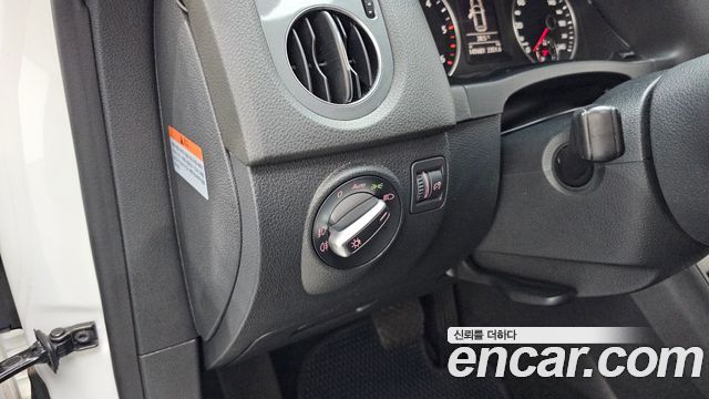 Volkswagen Tiguan 2016 — photo 17