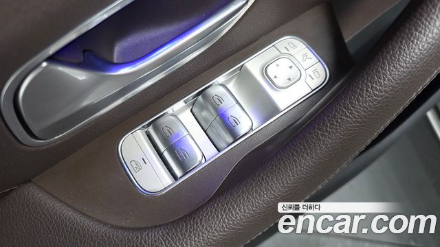 Mercedes-Benz GLS-Class 2021 — photo 28