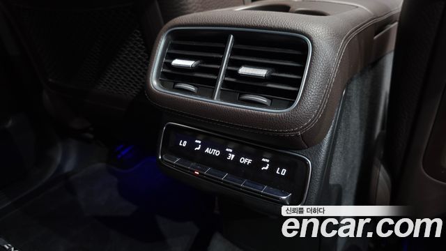 Mercedes-Benz GLS-Class 2021 — photo 29