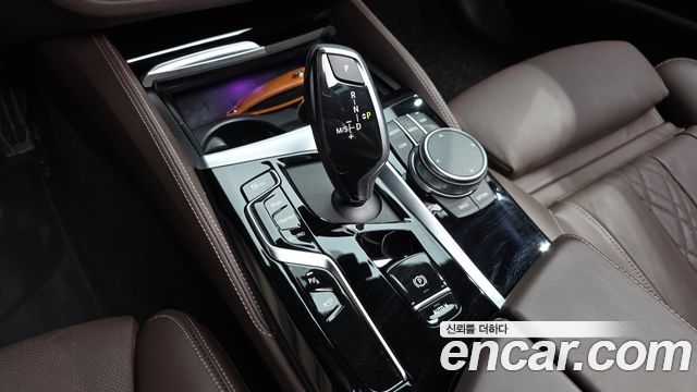 BMW 5-Series 2023 — photo 9