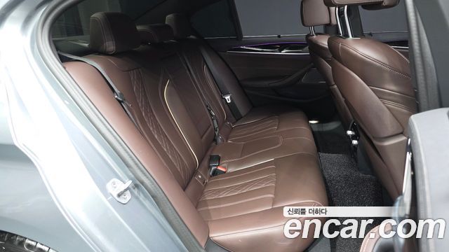 BMW 5-Series 2023 — photo 12