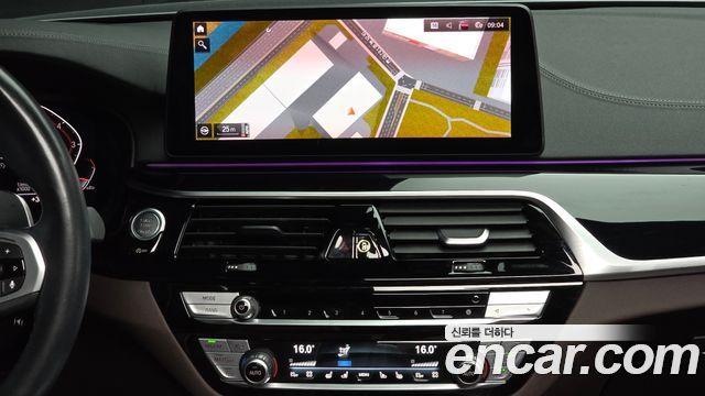 BMW 5-Series 2023 — photo 14