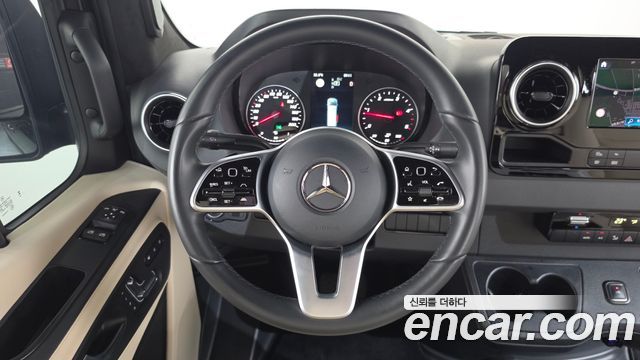 Mercedes-Benz Sprinter 2023 — photo 19