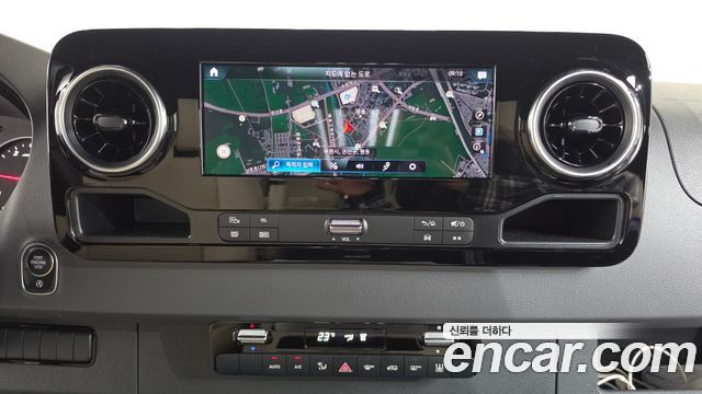 Mercedes-Benz Sprinter 2023 — photo 20
