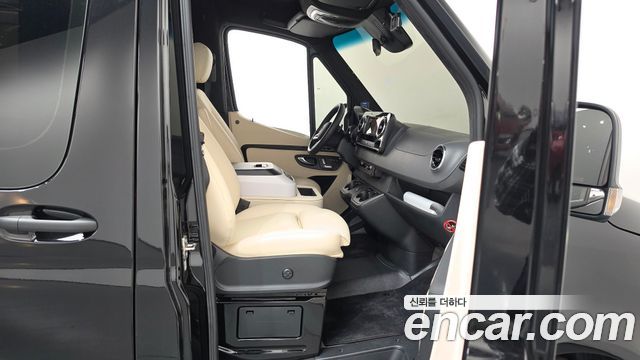 Mercedes-Benz Sprinter 2023 — photo 16