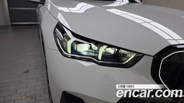 BMW i5 2025 — photo 8