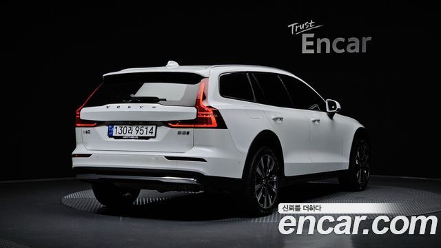 Volvo V60 2024 — photo 2