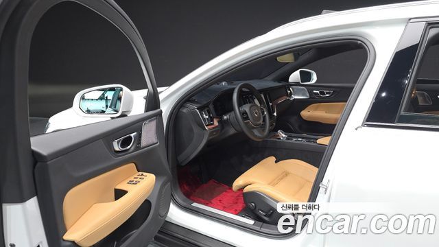 Volvo V60 2024 — photo 13