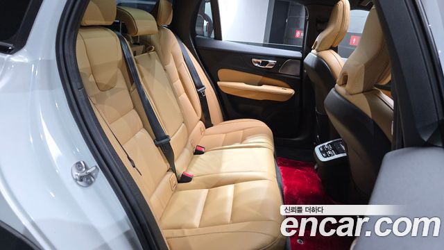 Volvo V60 2024 — photo 17