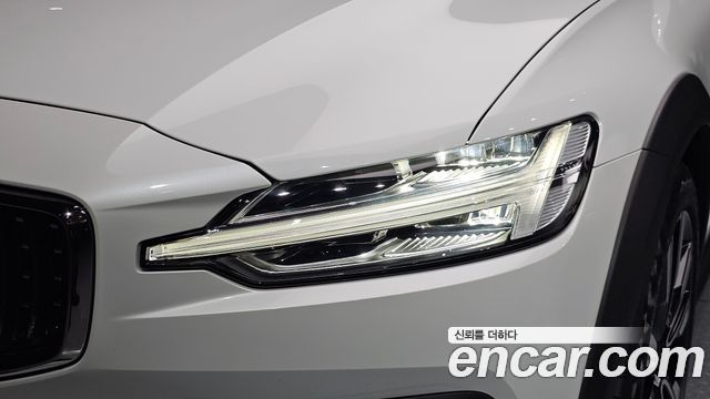 Volvo V60 2024 — photo 8