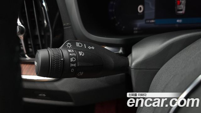 Volvo V60 2024 — photo 31