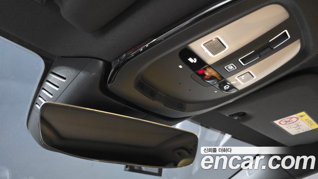 Volvo V60 2024 — photo 35