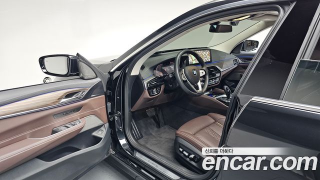 BMW Gran Turismo 2023 — photo 13