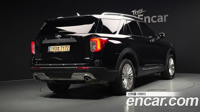 Ford Explorer 2022 — photo 2