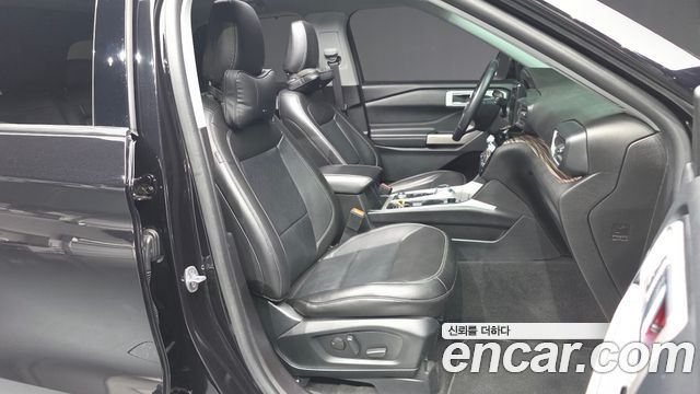 Ford Explorer 2022 — photo 17