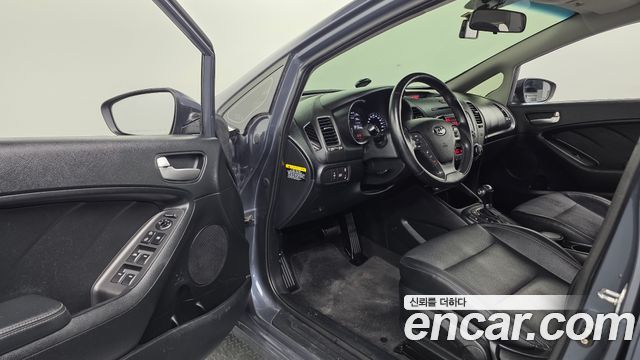 Kia K3 2015 — photo 10