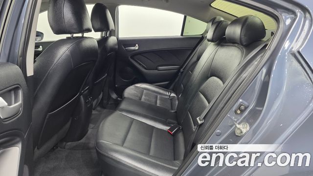 Kia K3 2015 — photo 12