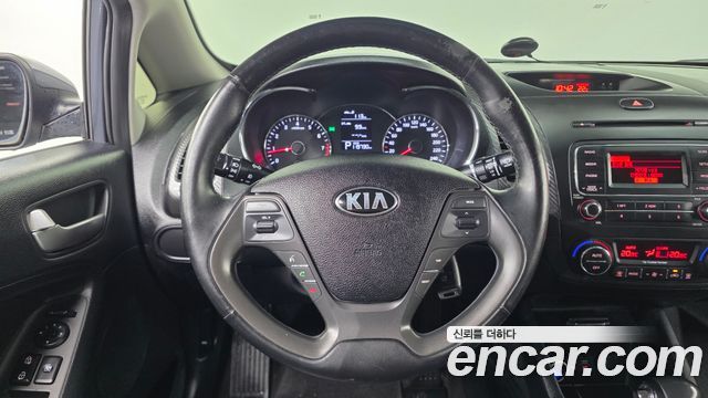 Kia K3 2015 — photo 13