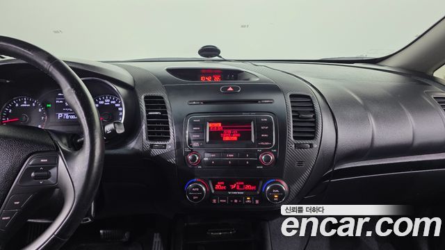 Kia K3 2015 — photo 14