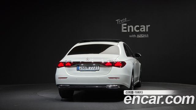 Mercedes-Benz E-Class 2024 — photo 4