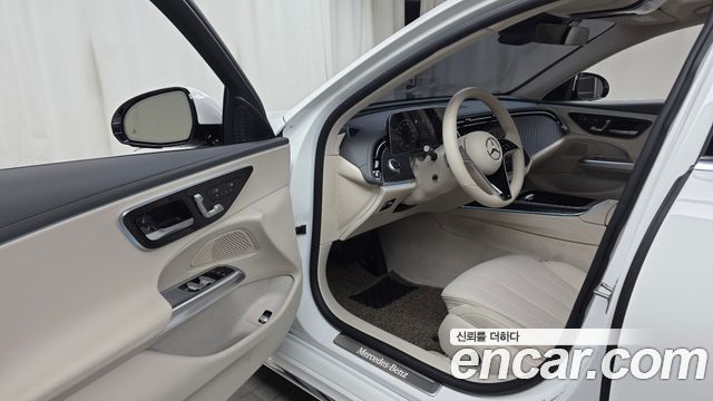 Mercedes-Benz E-Class 2024 — photo 13