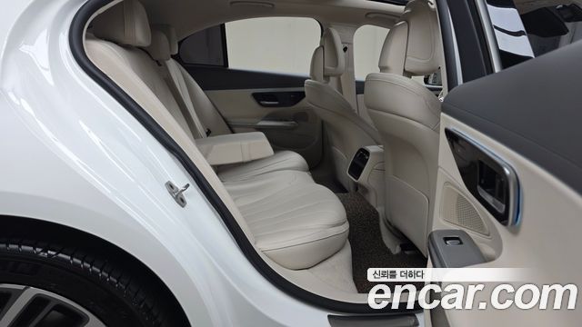 Mercedes-Benz E-Class 2024 — photo 17