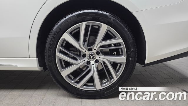 Mercedes-Benz E-Class 2024 — photo 7