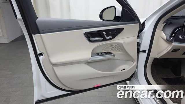 Mercedes-Benz E-Class 2024 — photo 14