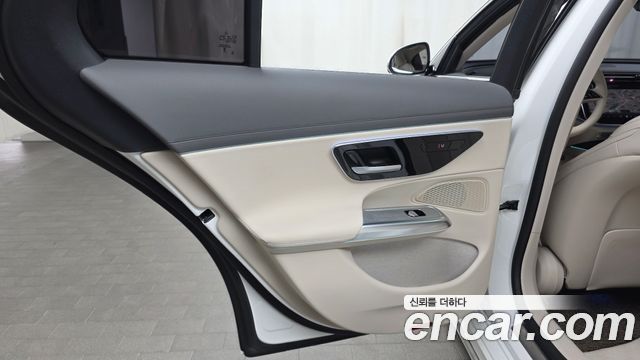 Mercedes-Benz E-Class 2024 — photo 15