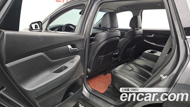 Hyundai Santafe 2019 — photo 16