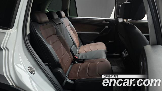 Volkswagen Tiguan 2023 — photo 17