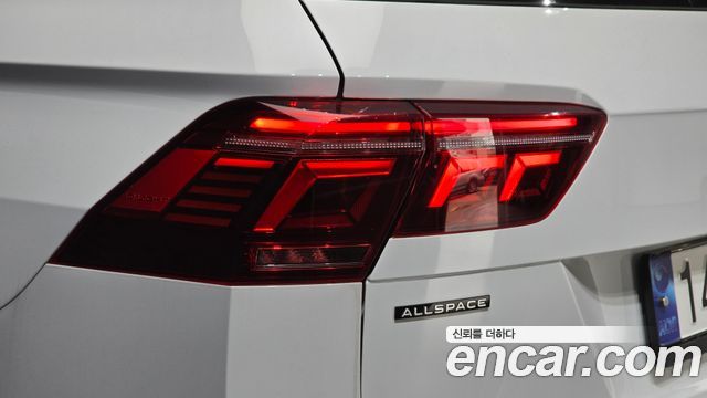 Volkswagen Tiguan 2023 — photo 9