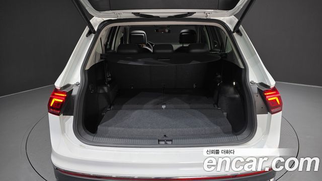 Volkswagen Tiguan 2023 — photo 38