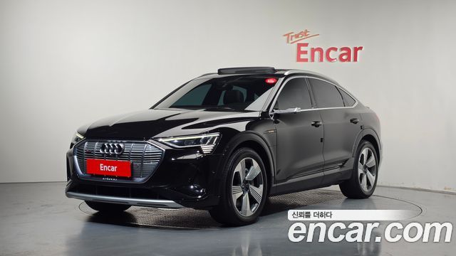 Audi e-tron 2022 — photo 1