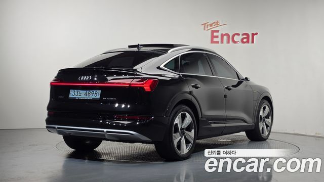 Audi e-tron 2022 — photo 2