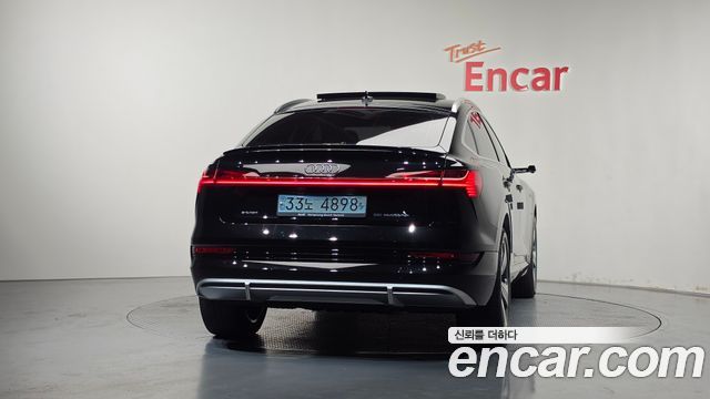 Audi e-tron 2022 — photo 4