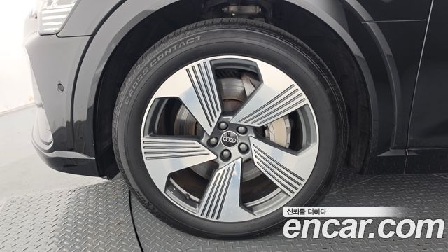 Audi e-tron 2022 — photo 5